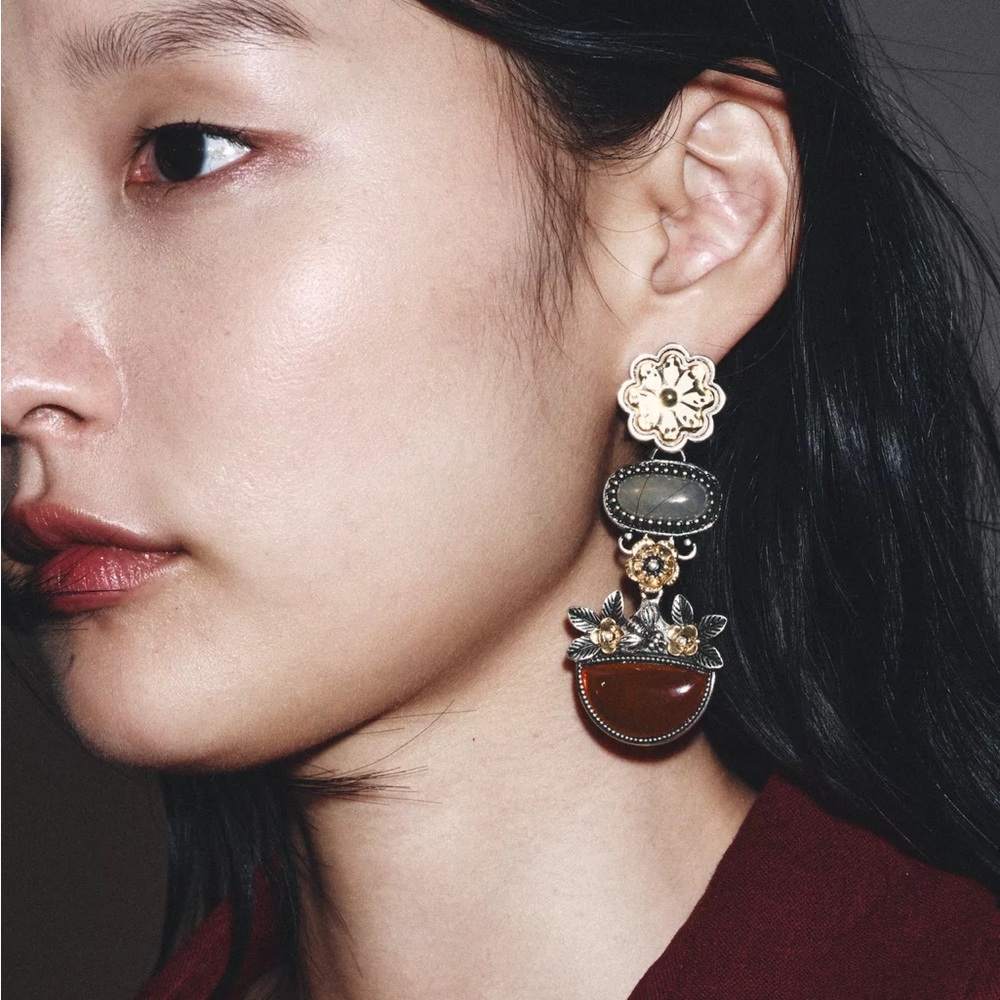 FLORAL RESIN PIECE EARRINGS